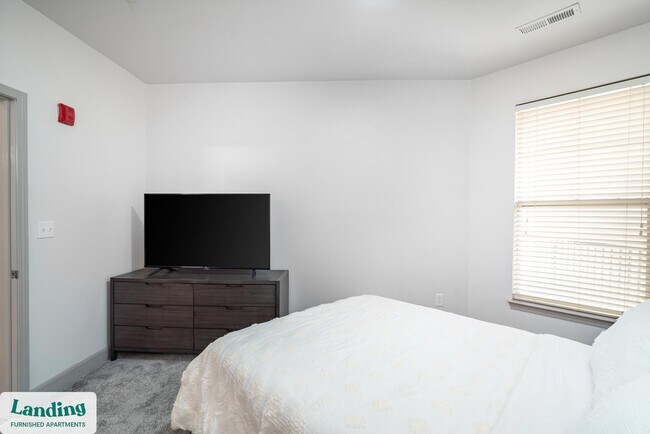 Building Photo - 3031 Eden Ave