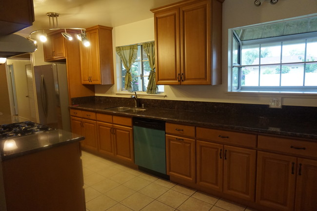 Kitchen - 11629 Woodley Ave