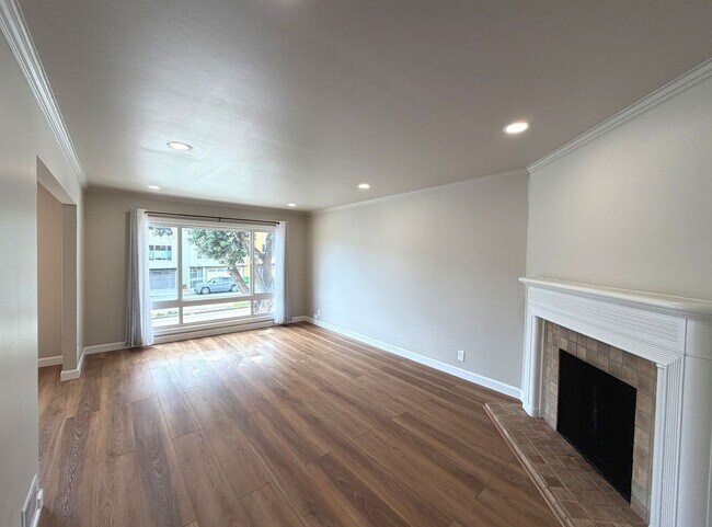 Building Photo - TOTAL REMODEL LARGE BRIGHT 1800sf 3BR/2BA/2GR Cayuga Terrace Home  AVAILABLE NOW