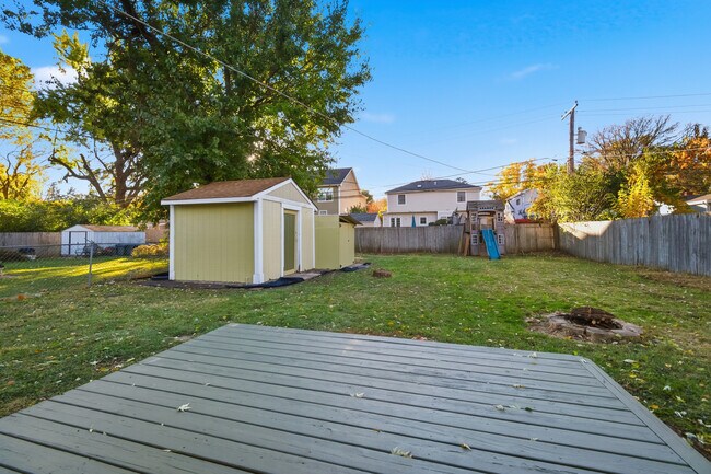 Building Photo - 212 N Knollwood Dr