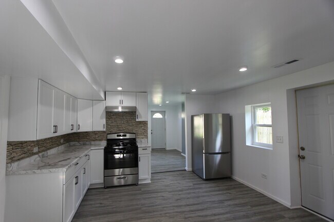 Building Photo - 103 Atwood Ave