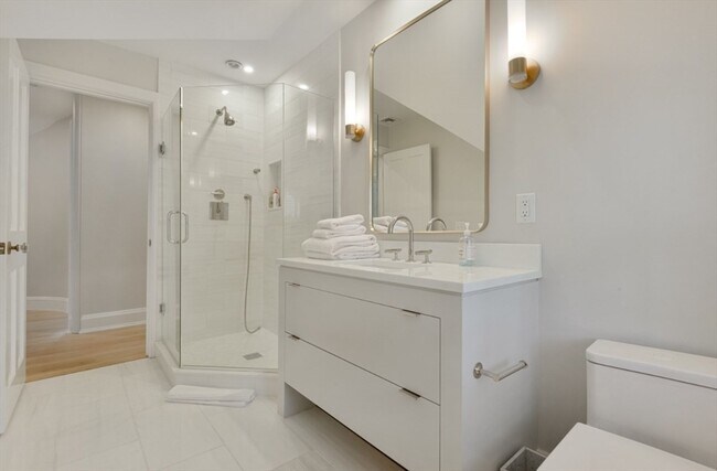 Building Photo - 51 Fair St