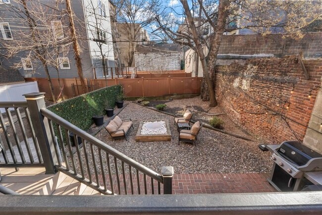 Building Photo - 607 1st St