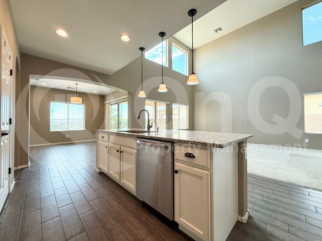 Building Photo - 5495 W Victory Way