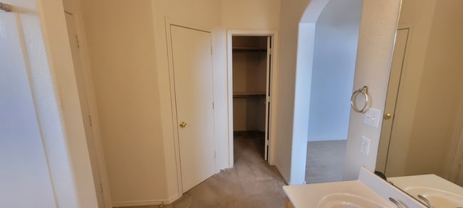 Building Photo - 740 Autumn Meadows Dr