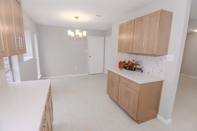 Building Photo - 6703 Stonewater