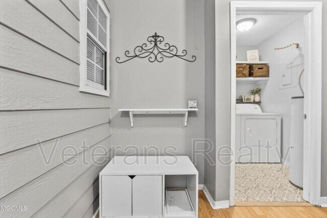 Building Photo - 313 Seal Ave