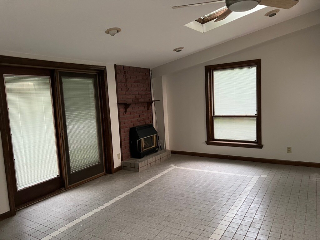 Building Photo - 302 Grant Ter