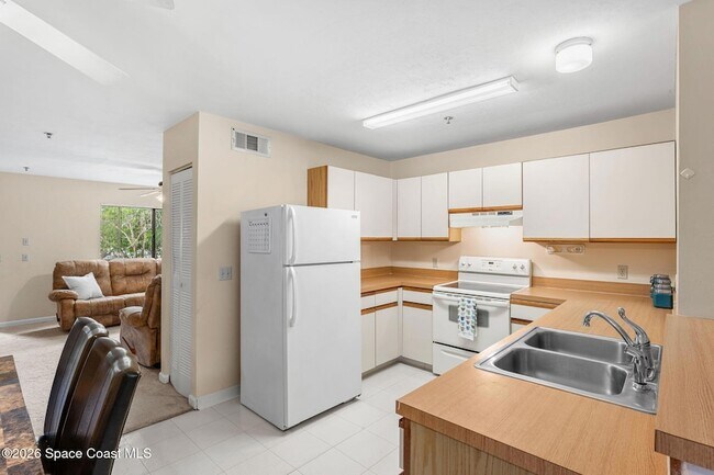 Building Photo - 7814 Shadowood Dr