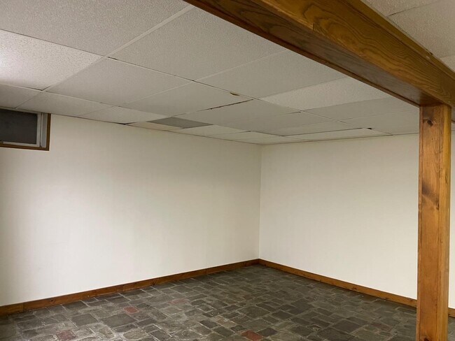 Building Photo - 20 Magee Dr