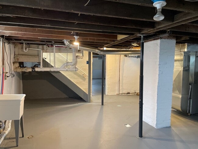 Building Photo - 1878 Sequoia St