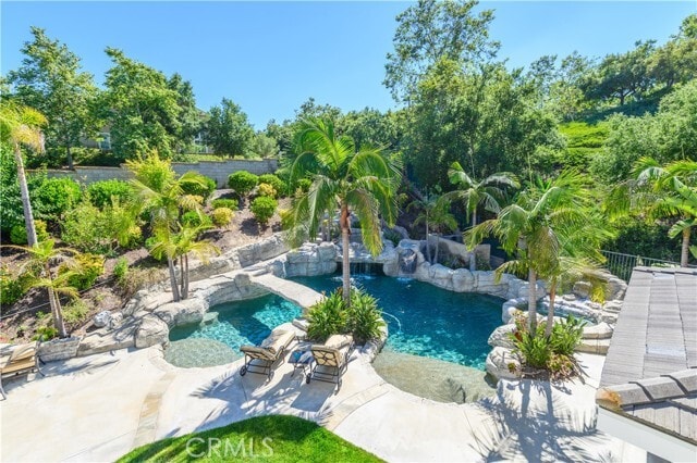 Building Photo - 21 Bent Oak