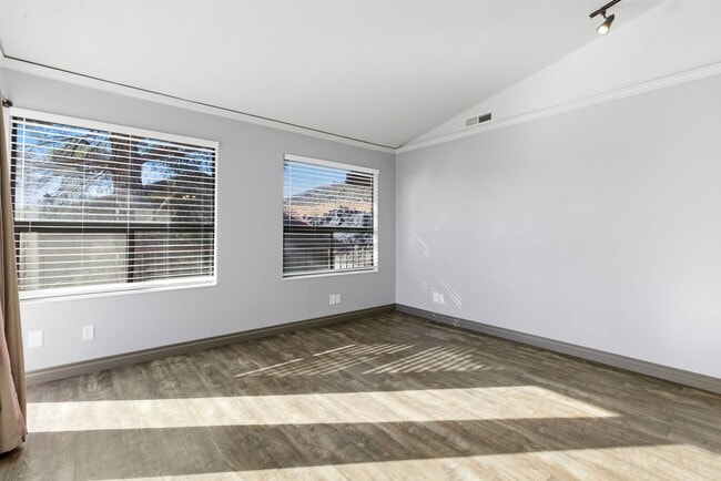 Building Photo - 161 W 950 S