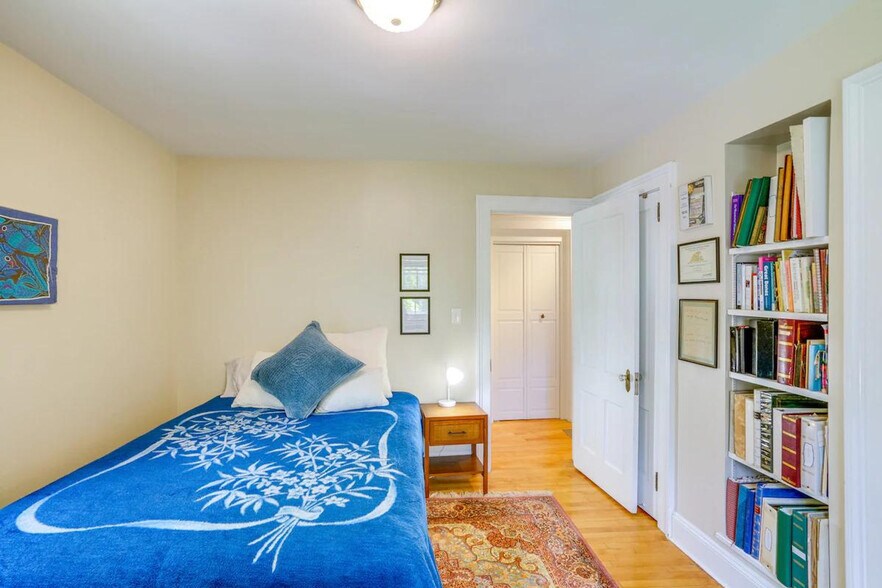 Building Photo - 136 Pomeroy Ave