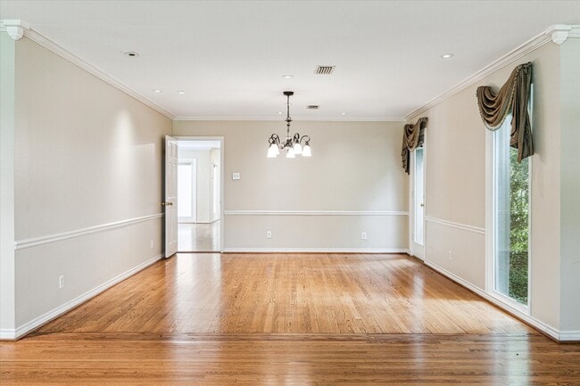 Building Photo - 5505 Holly Springs Dr