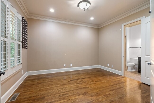 Building Photo - 444 Wild Elm St