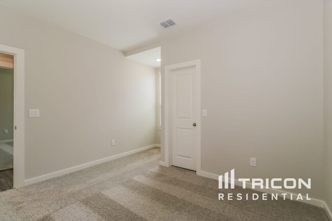 Building Photo - 441 Raglands Rd