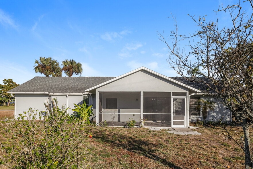 Building Photo - 244 SW 22nd Pl