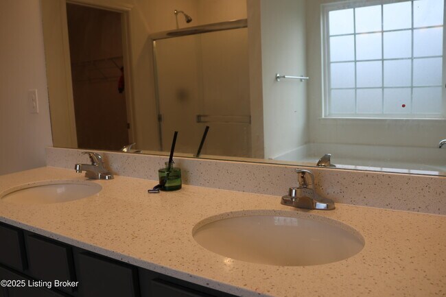 Building Photo - 11703 Parkview Pt