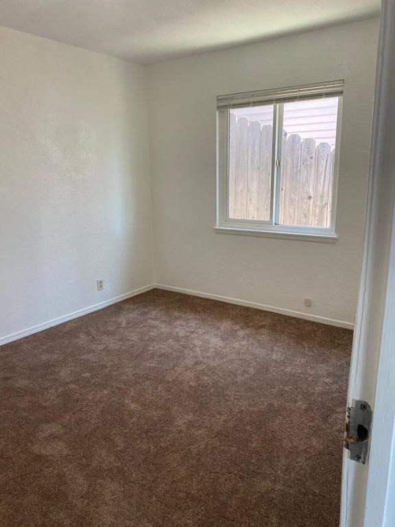 Building Photo - 16850 Ehle St