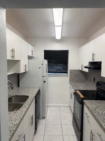 Building Photo - 2801 Albatross Rd