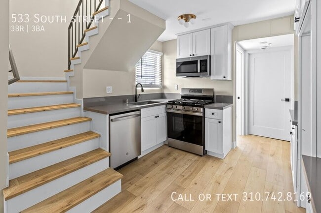 Building Photo - 533 South St