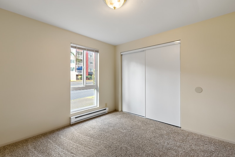 Building Photo - 12520 Roosevelt Way NE