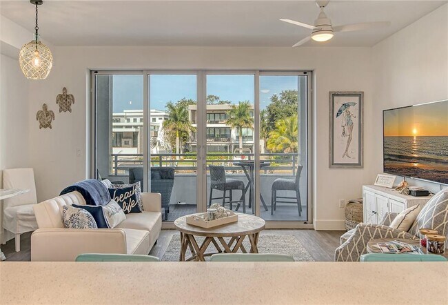 Building Photo - 1709 N Tamiami Trl