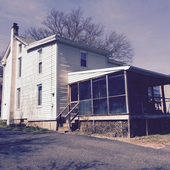 Building Photo - 1177 Main St