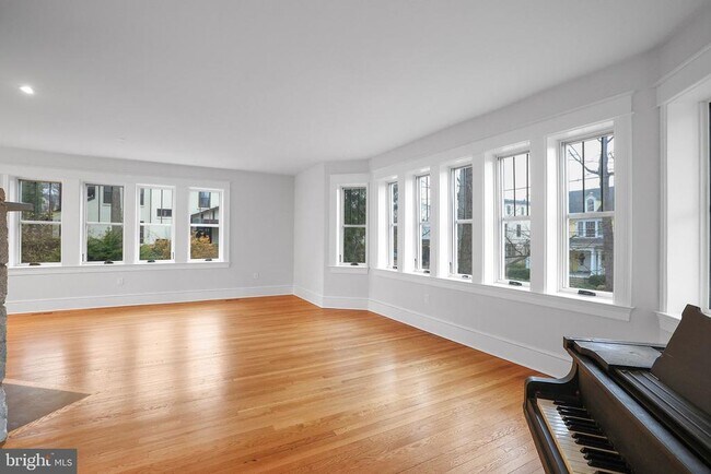 Building Photo - 3744 Huntington St NW