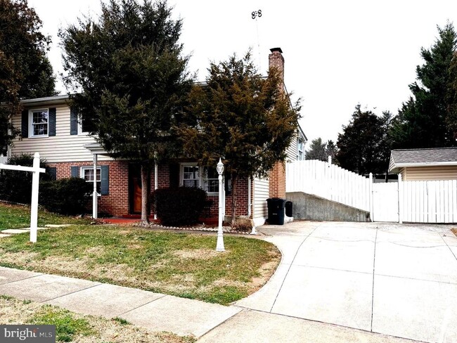 Building Photo - 5052 Lakeland Ct