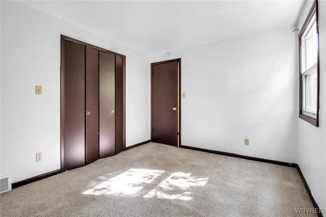 Building Photo - 247 Glenhaven Dr