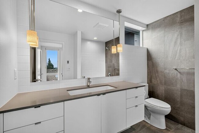 Building Photo - Hilltop Gem w/ AC and 360° Rooftop Views (1st Month Free)