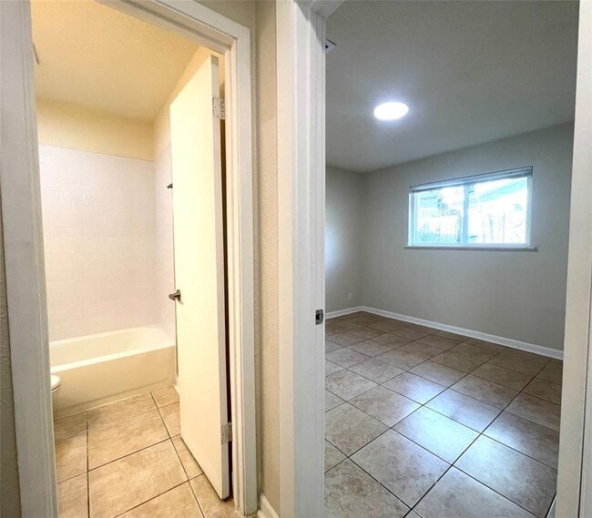 Building Photo - 6510 Hickman Ave