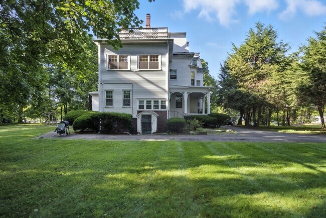 Building Photo - 216 Lowell St