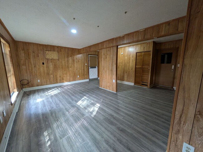 Building Photo - 6350 Arrowhead Dr