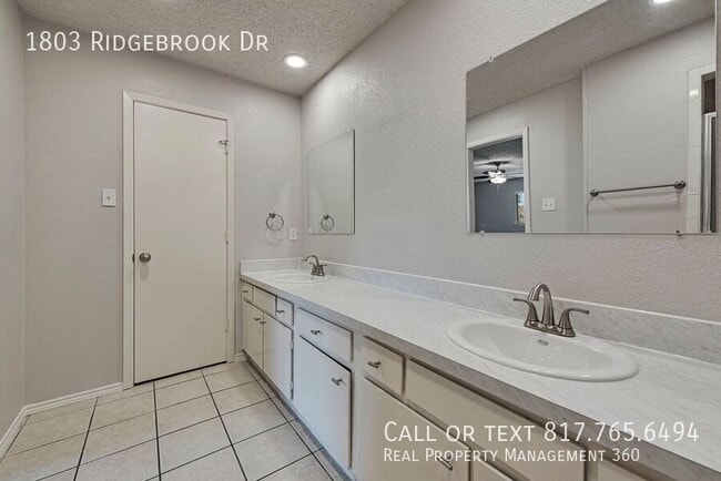 Building Photo - 1803 Ridgebrook Dr