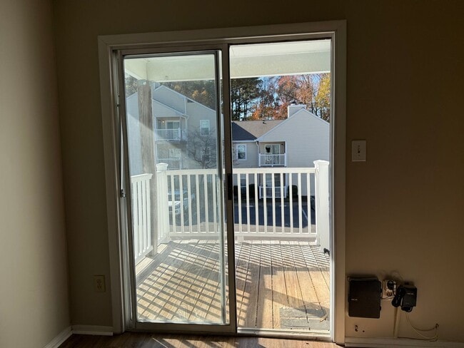 Building Photo - 2 bedroom 2nd Story Condo in Virginia Beach