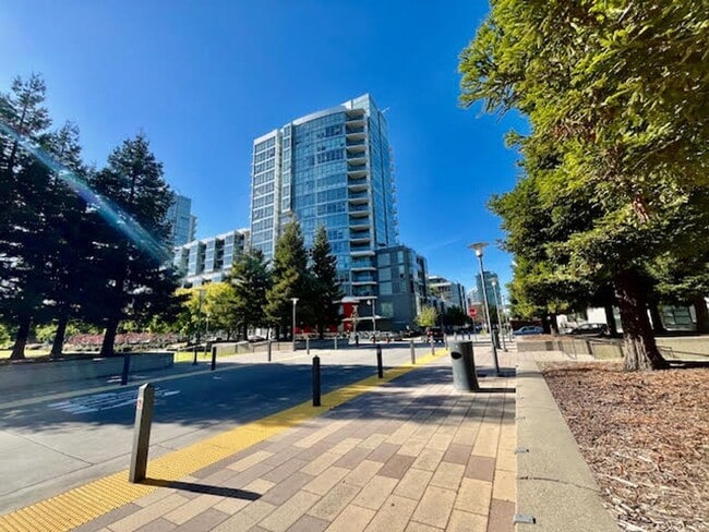 Building Photo - City living at its best! 2 BR/2 BA @ the M...