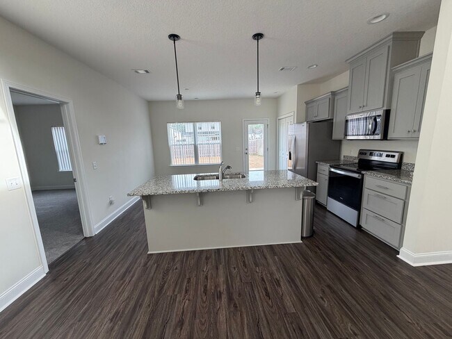 Building Photo - FOR RENT