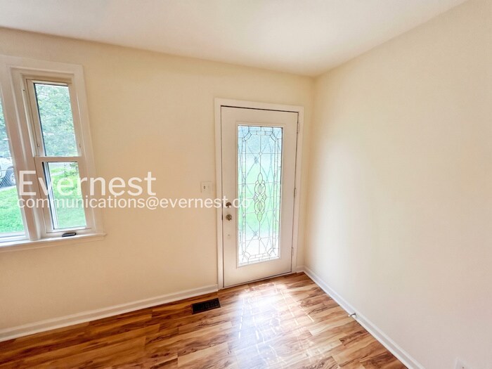 Building Photo - 4017 Meadow Rd