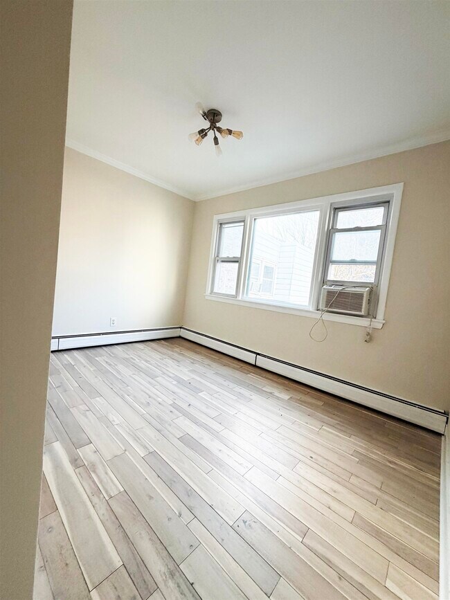 Building Photo - 6013 Buchanan Pl