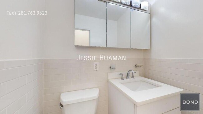 Building Photo - 157 W 57th St