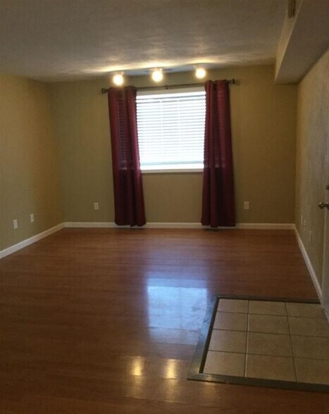 Building Photo - 620 S 4th Ave