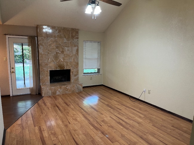 Building Photo - 6425 Kary Lynn Dr N