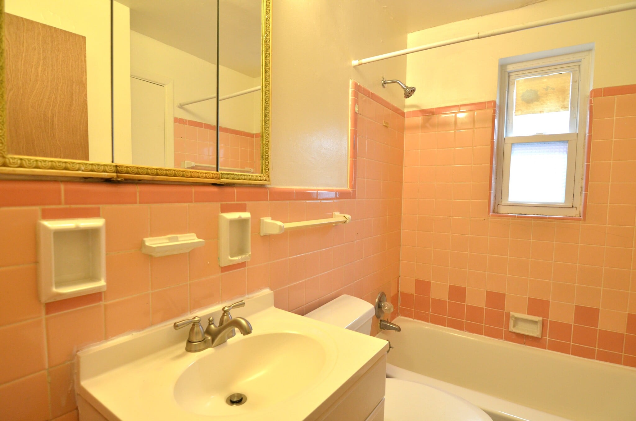 Building Photo - 6713 Highland Ave