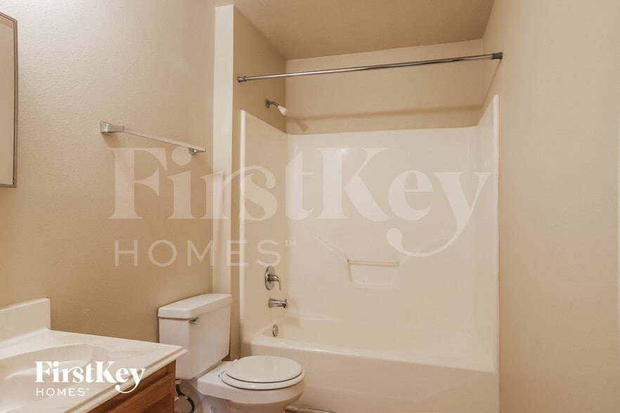 Building Photo - 19931 Arrowsmith Dr