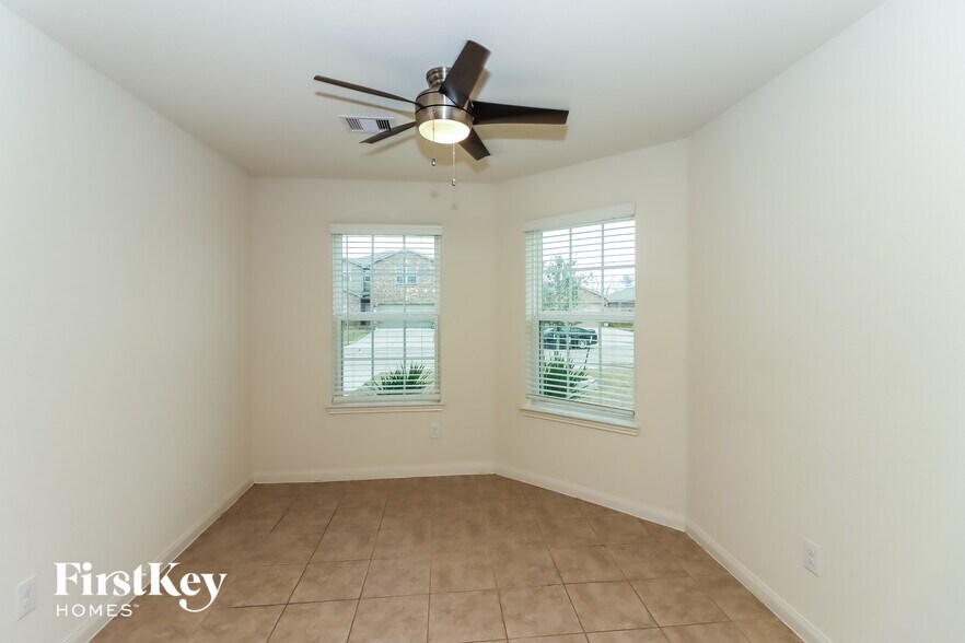 Building Photo - 2301 Starboard Sail