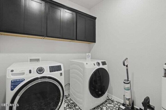 Building Photo - 905 Cottage Pl