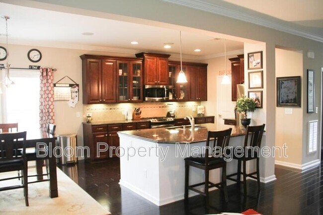 Building Photo - 5432 Kings River Dr